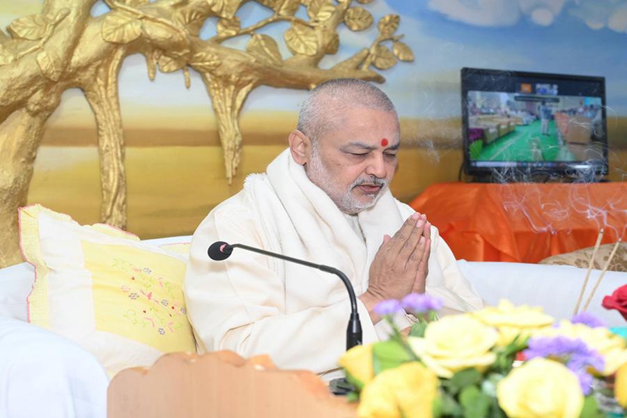 International Meditation Day was celebrated in a dignified function at Maharshi Vidya Mandir Vidyalaya Group's National Camp Office, Bhopal. In the presidential address of this program, Maharshi Vidya Martanda Brahmachari Girish Ji.